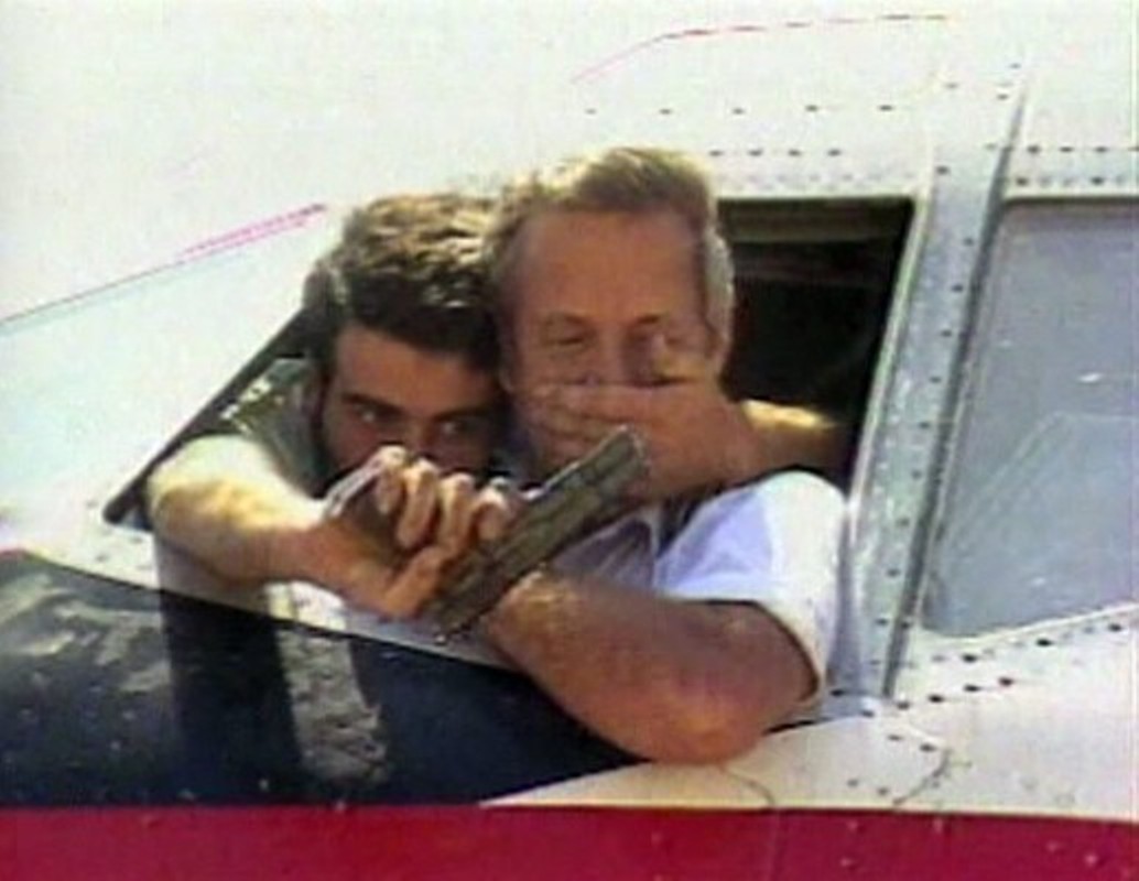 Αποτέλεσμα εικόνας για σύλληψη του αεροπειρατή της TWA στην Μύκονο