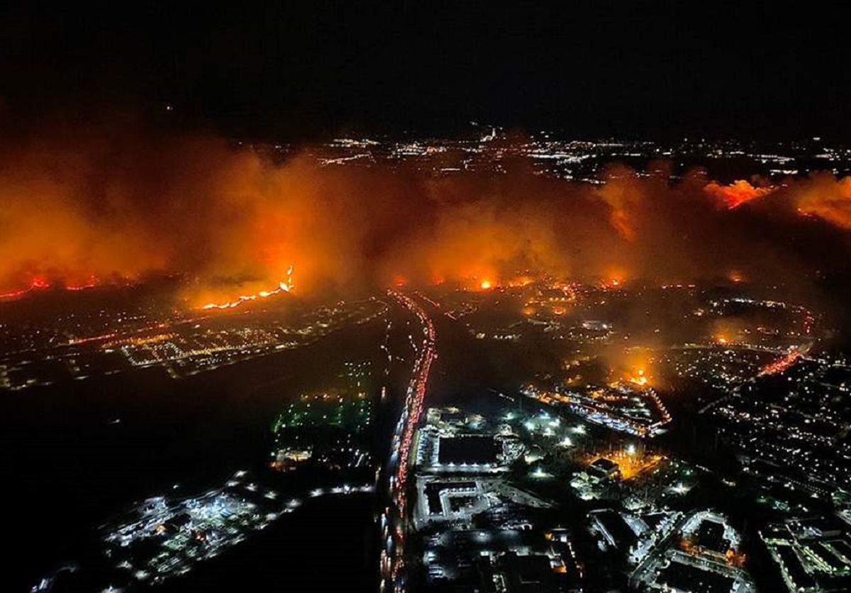 Горящий свод. Лос-Анджелес в огне (2017). Пожар в Калифорнии со спутника. Лос Анджелес в огне 2018. Горящий город в Америке.