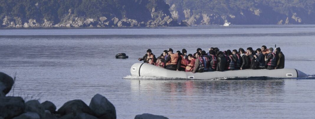 Μετανάστες βάρκα ΠΡΩΤΟ ΒΑΣΙΚΗ