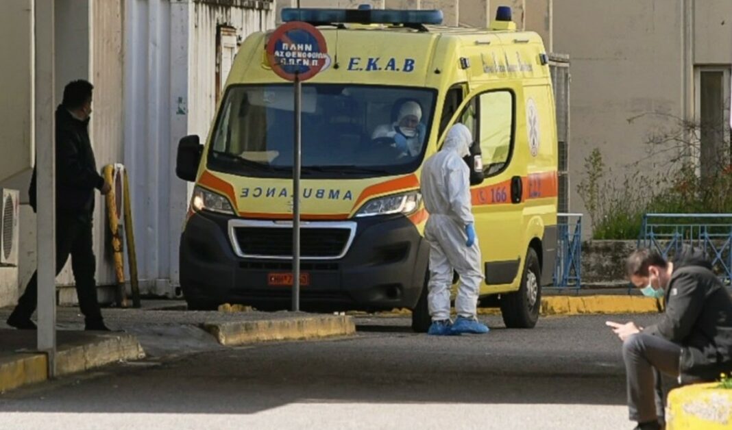 Πέθαναν 59χρονη και 80χρονος - Στους 136 οι νεκροί νοσοκομειο ασθενοφορο
