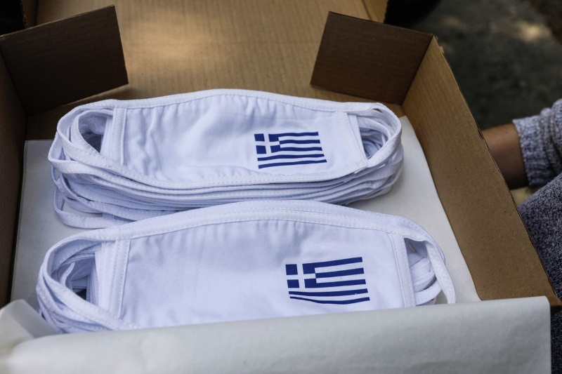 16χρονη μασκες1