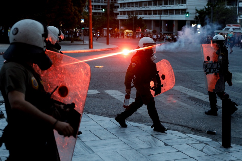 συνταγμα επεισοδια