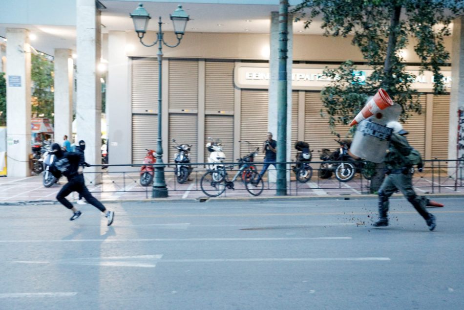 συνταγμα επεισοδια