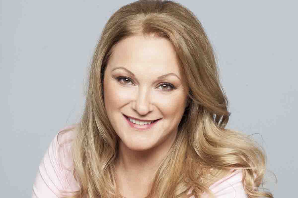 Renia Loyizidoy Exoyme Arxisei Probes Sta 8eatro Xwris Na 3eroyme Poy Badizoyme Einai Gkriza Zwnh Video Newsbreak