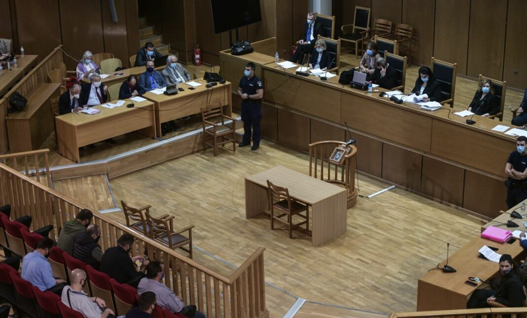 Δίκη Χρυσής Αυγής: Ισόβια και 10 χρόνια για τον Ρουπακιά και 13 χρόνια στον  Νίκο Μιχαλολιάκο η απόφαση του δικαστηρίου! (video) | newsbreak