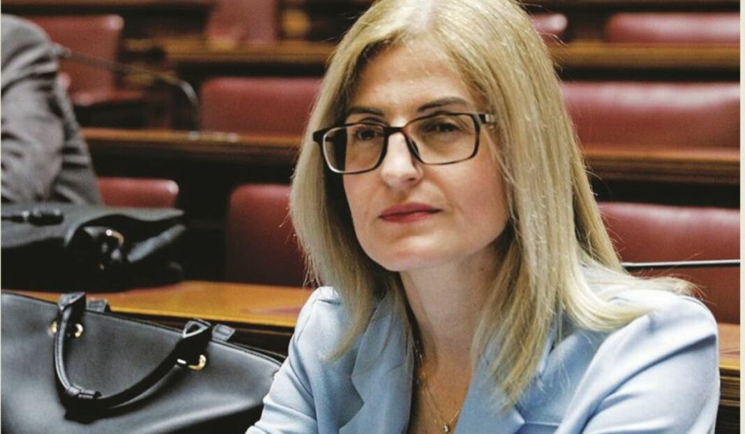 Η Δώρα Αυγέρη προειδοποιεί: «Ετοιμάζονται για πάγωμα χειρουργείων και συγχωνεύσεις κλινικών» Αυγέρη