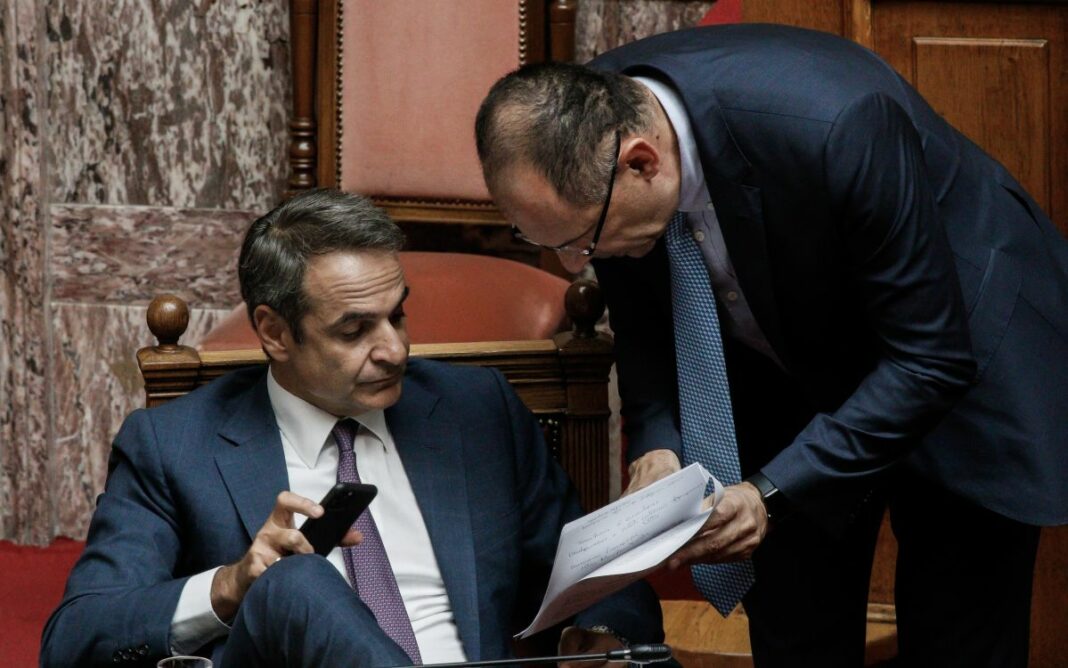 Ο Γεραπετρίτης ομολογεί το μπάχαλο κι εκθέτει τον Μητσοτάκη: «Δεν υπάρχει επαρκής ροή εμβολίων» Μητσοτάκης Γεραπετρίτης