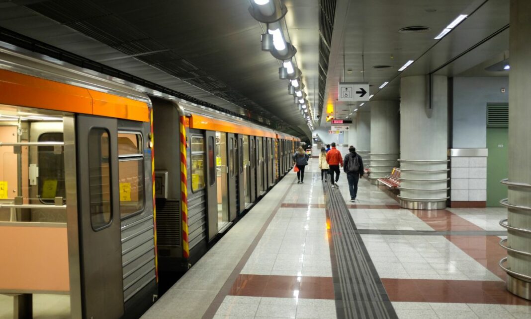 Έρχεται ειδικό αστυνομικό σώμα για τα ΜΜΜ μετά τον ξυλοδαρμό του σταθμάρχη  του μετρό | newsbreak