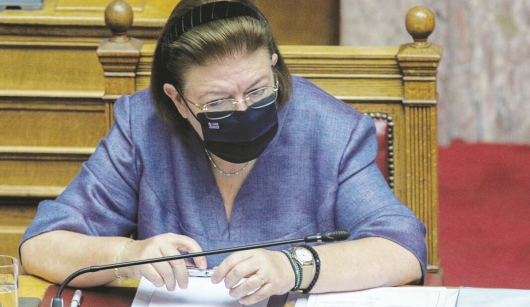 Ατόπημα υπέρ των Σκοπιανών Μενδώνη