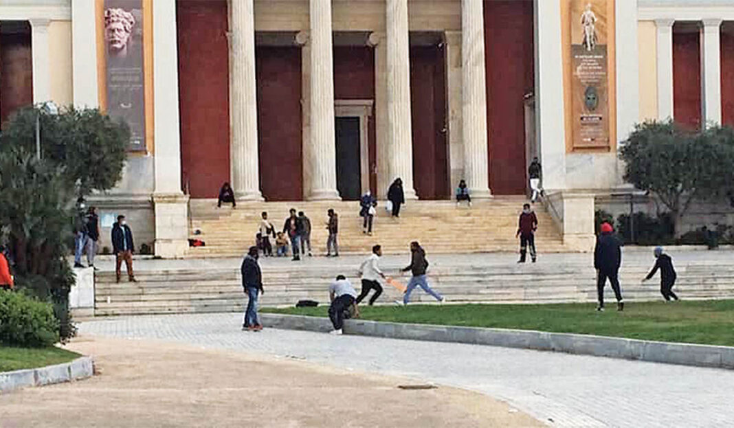 Ο Ελληνισμός σβήνει στην κοιτίδα του