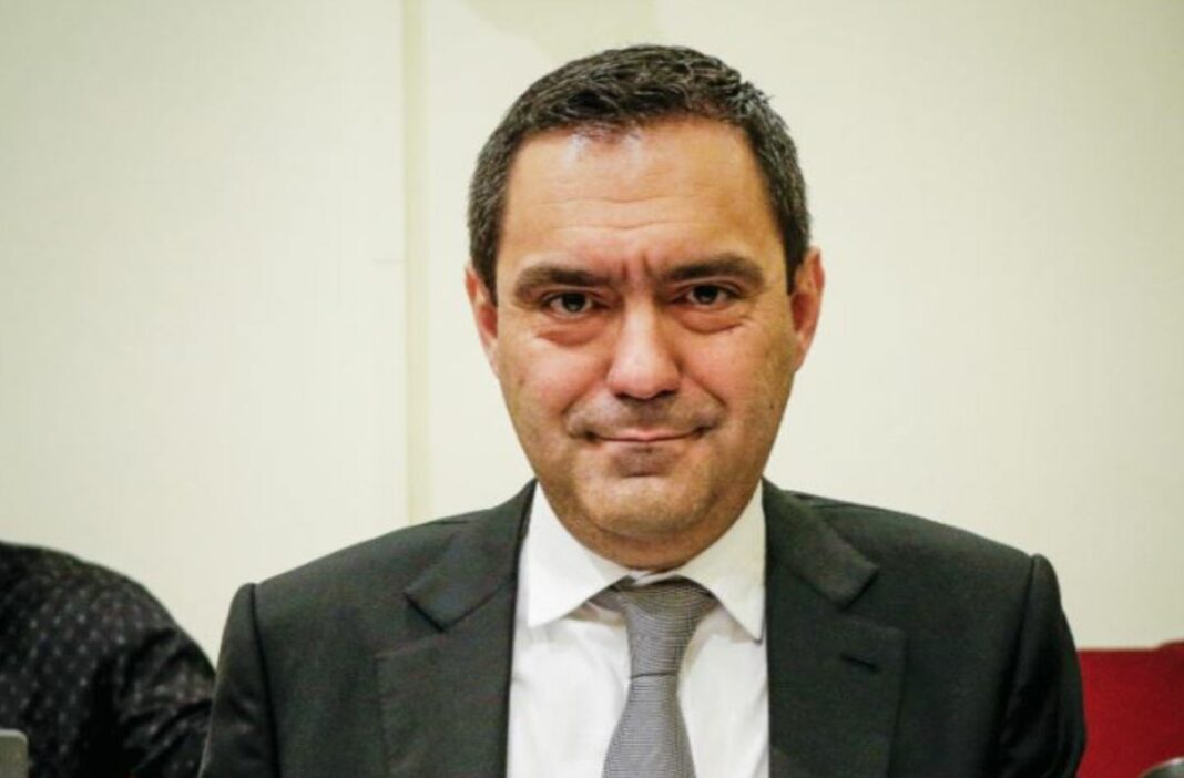 «Αναρμόδιος» για το πανάκριβο internet και τις καθυστερήσεις στις ταχυμεταφορές ο πρόεδρος της ΕΕΤΤ!