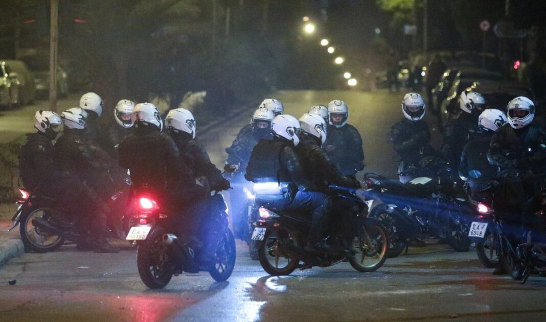 Σπίρτζης: «Σχέδιο τρόμου από την κυβέρνηση Μητσοτάκη με στόχο την χειραγώγηση της κοινωνίας» Νέα Σμύρνη αστυνομικοί