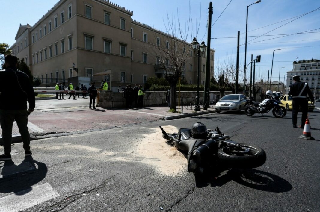 Συγκλονίζει η μάνα του άτυχου Ιάσονα: «Το παιδί μου τέλειωσε» τροχαίο Βουλή