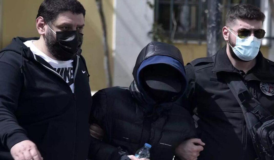 Ο Μένιος, η Τζούλια &τα ΚΑΤαραμένα 200.000€ Φουρθιώτης