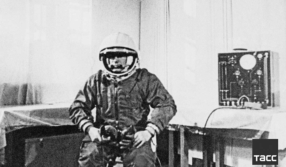 Речь гагарина перед стартом. Байконур перед стартом Гагарина 1961. Скафандр Космонавта 1961 года.