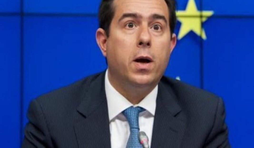 Ενημερώνει τα κόμματα για το νέο ευρωπαϊκό Σύμφωνο Μετανάστευσης και Ασύλου ο... πετυχημένος Μηταράκης
