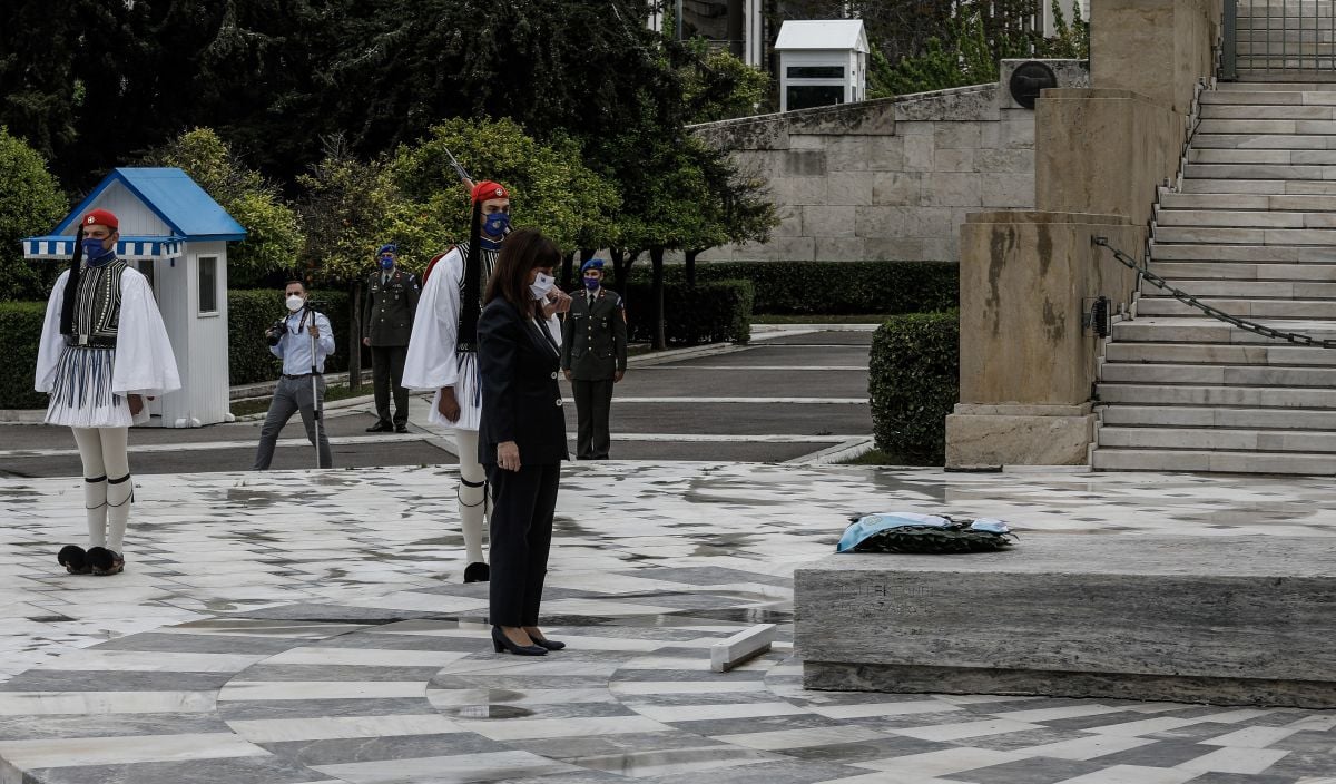 Σακελλαροπούλου κατάθεση στεφάνου