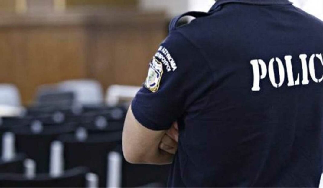 Αστυνομικός κατέθεσε αγωγή σε διευθύντρια λυκείου επειδή δεν θέλει να κάνει ο γιος του self test