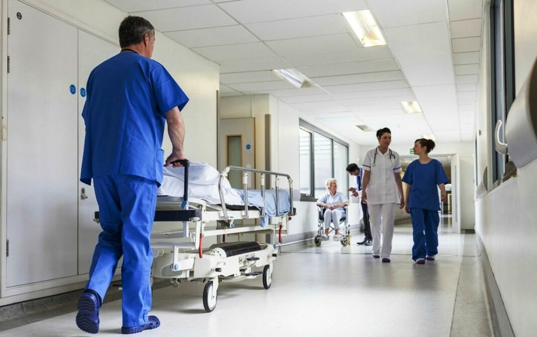 Η μητέρα των μαχών στα νοσοκομεία νοσοκομείο νοσηλευτές