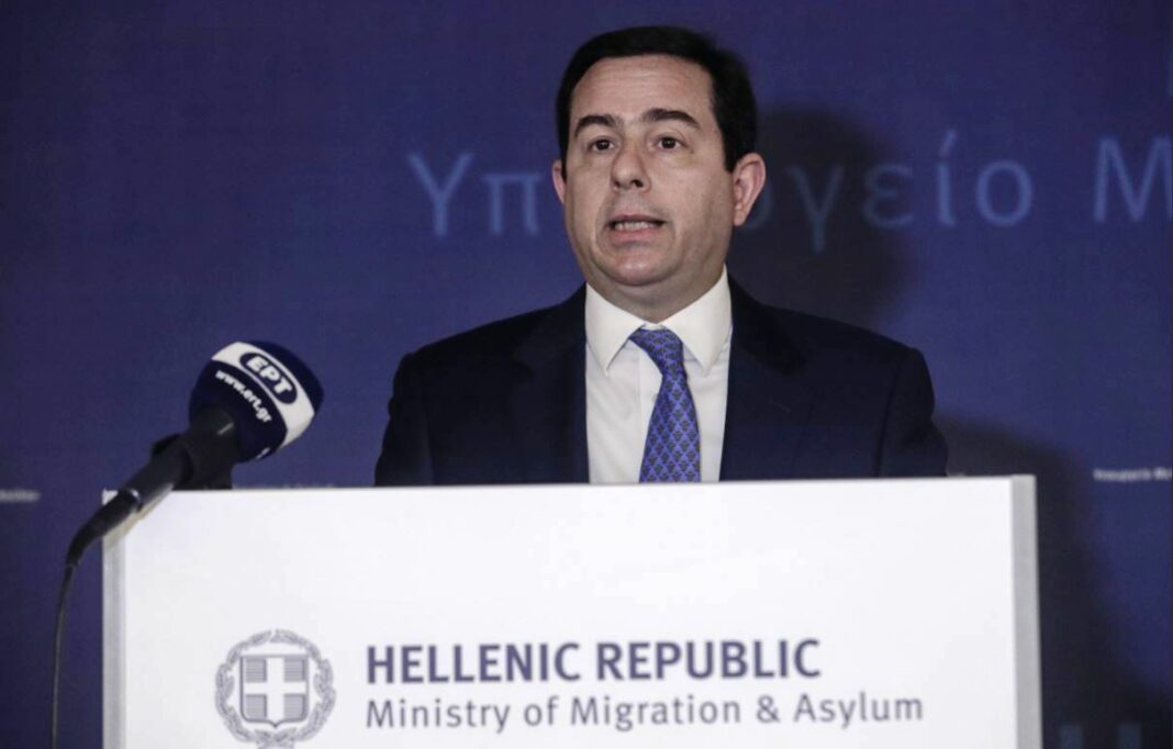«Λεφτόδεντρα» στους δήμους η λύση για το Μεταναστευτικό, κατά τον Μηταράκη Μηταράκης