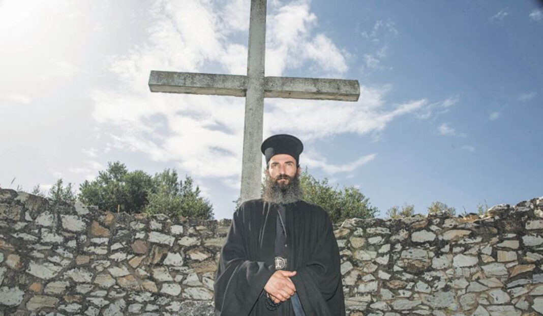 Ο «Άνθρωπος του Θεού» δίδει ελπίδα και πίστη στους Έλληνες! Άρης Σερβετάλης
