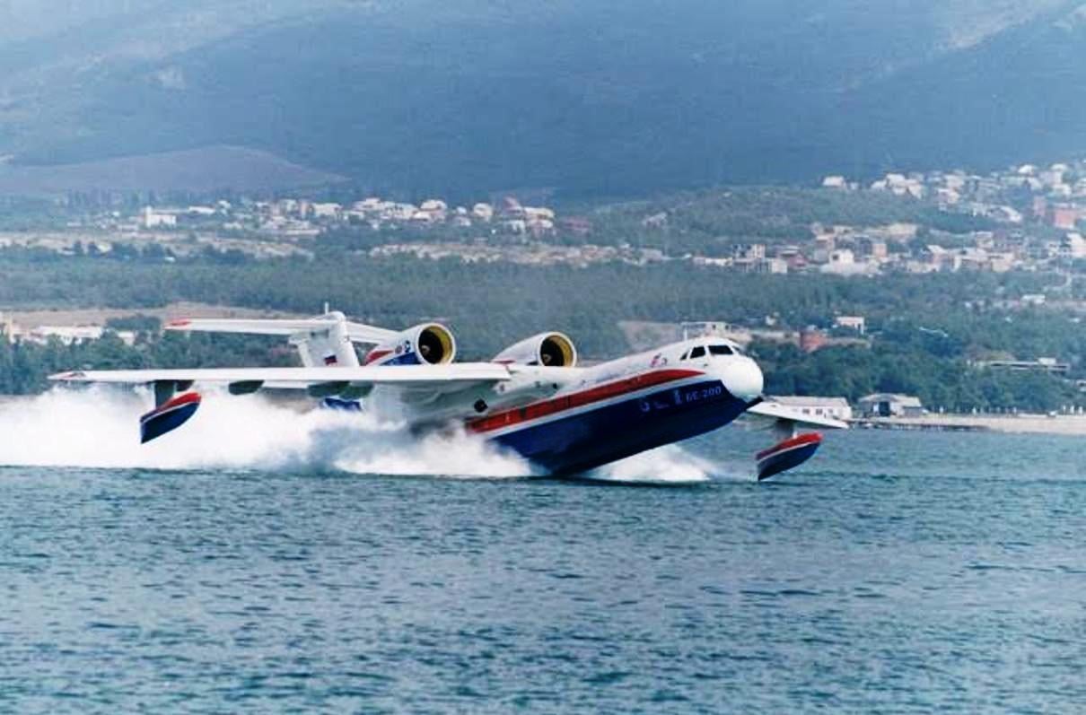 Το ρωσικό Beriev-200 στη μάχη με τις φλόγες στη Ζήρια Αιγίου