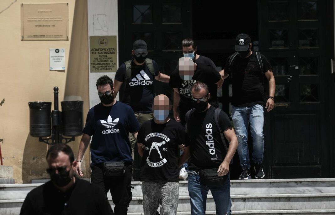 Με 14 κατηγορίες βαρύνονται ο αστυνομικός και ο πατέρας της 19χρονης για τη φρίκη στην Ηλιούπολη drastesilioupoli