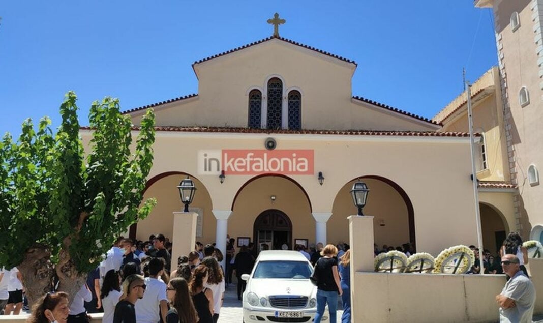 Ανείπωτη θλίψη στο τελευταίο «αντίο» στη 16χρονη Ελευθερία στην Κεφαλονιά kefalonia