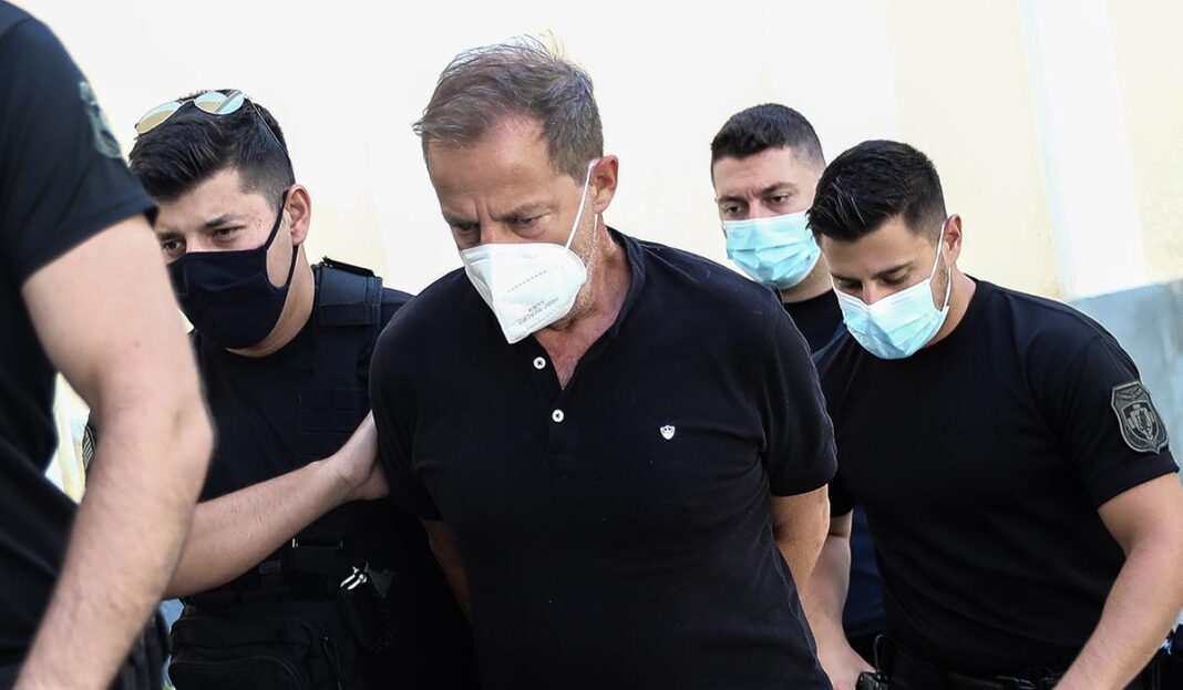 Προκλητικός ο Δημήτρης Λιγνάδης - Σνόμπαρε την ανακρίτρια!