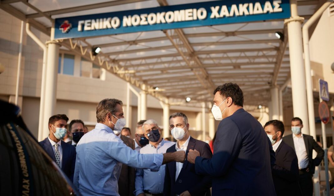 Καταγγελίες για αστυνομοκρατία στην επίσκεψη Μητσοτάκη στο Νοσοκομείο Χαλκίδας – Τι είπε νοσηλεύτρια στον Πρωθυπουργό (video) nb mitsotakis halkida kikilias nosokomeio