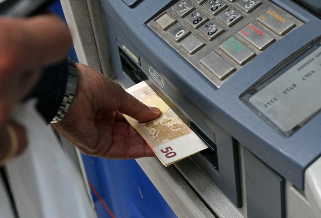Συντάξεις Σεπτεμβρίου: Πότε θα πληρωθούν οι κύριες και οι επικουρικές atm