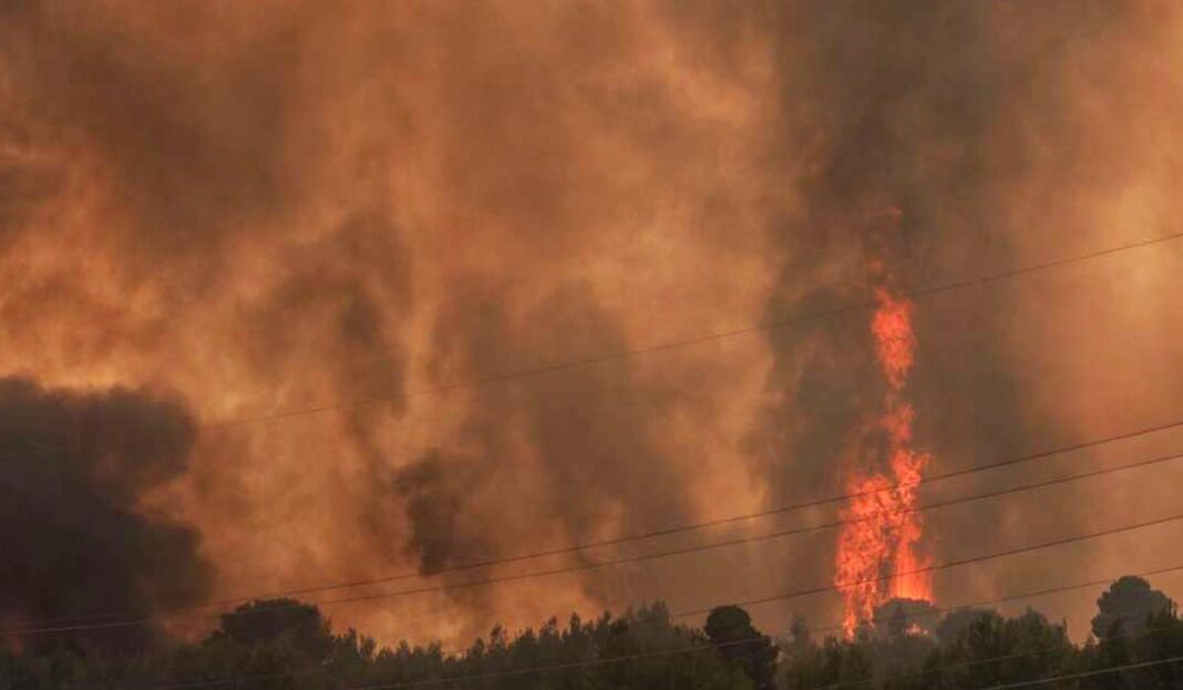 Επιτελικός θίασος φωτιά Ηλεία