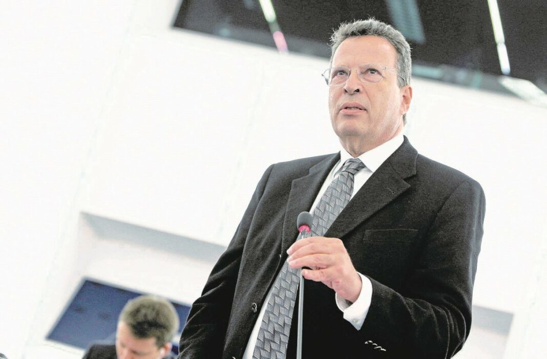 Επίθεση εκ των έσω: Ο Κύρτσος «καρφώνει» το Μαξίμου για τις φωτιές και την πανδημία kyrtsos