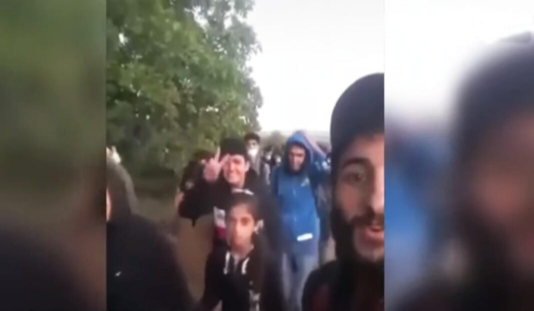 Εκατοντάδες λαθρομετανάστες μπουκάρουν στον Έβρο! Τους καθοδηγούν Τούρκοι διακινητές (video) lathro