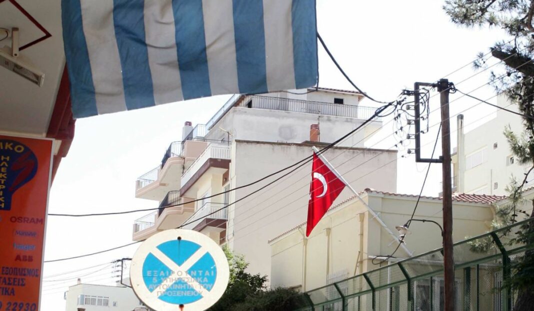 Τι δουλειά έχει η Τουρκία να τάζει επιδόματα στους Έλληνες μέσα στην αναμπουμπούλα των αναστολών εργασίας; (video) nb tourkiko proxeneio komotini