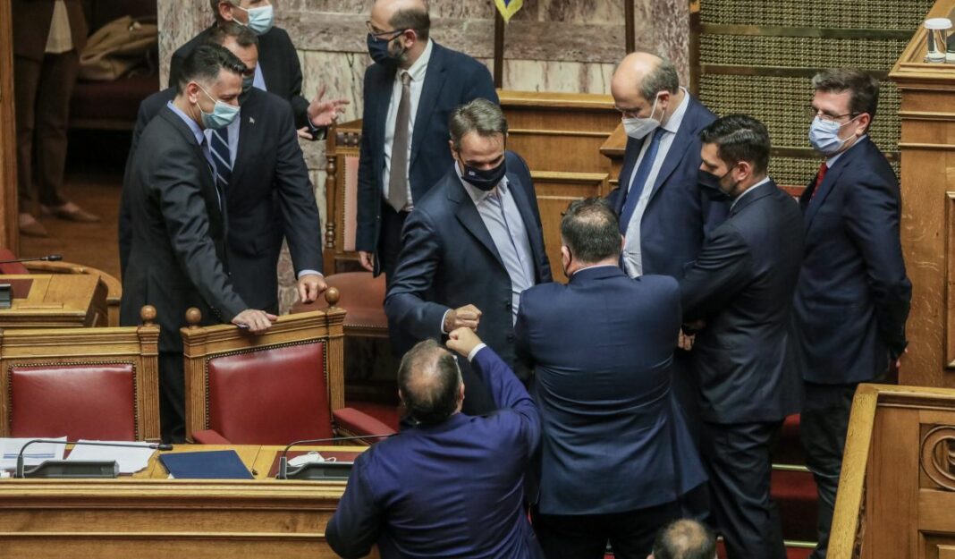 Απέτυχαν παταγωδώς nb vouli mitsotakis synostismos