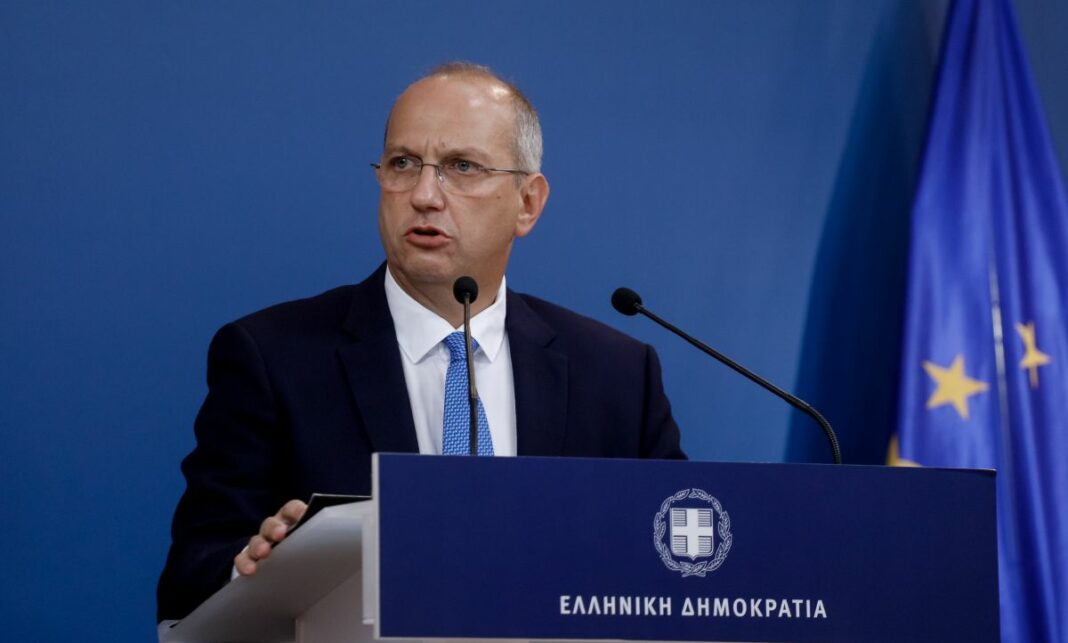 Εξοστρακισμό των ανεμβολίαστων προανήγγειλε ο Οικονόμου - «Η κυβέρνηση δεν τους δέχεται» oikonomou