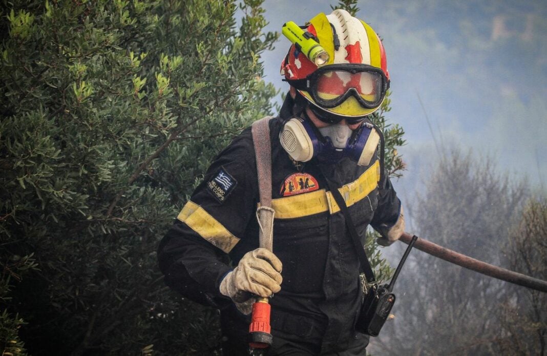 Ηλεία: Μαίνεται η φωτιά στη Γορτυνία - Εκκενώθηκαν δύο οικισμοί (video) pyrosvestis