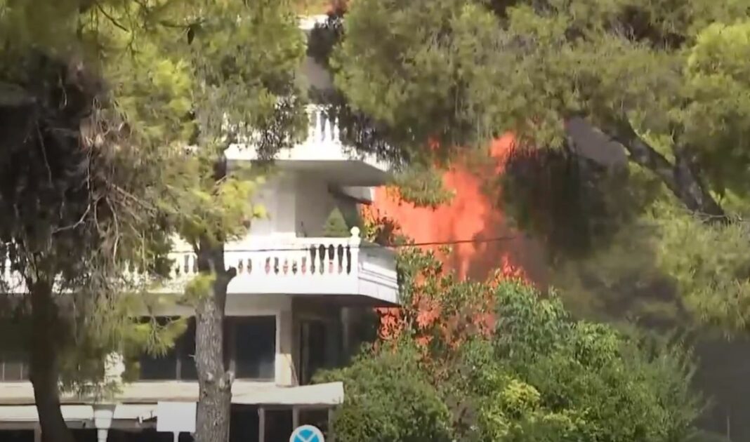 Ακραίες ημέρες για την Ελλάδα: 81 φωτιές σε όλη την Επικράτεια φωτιά Βαρυμπόμπη