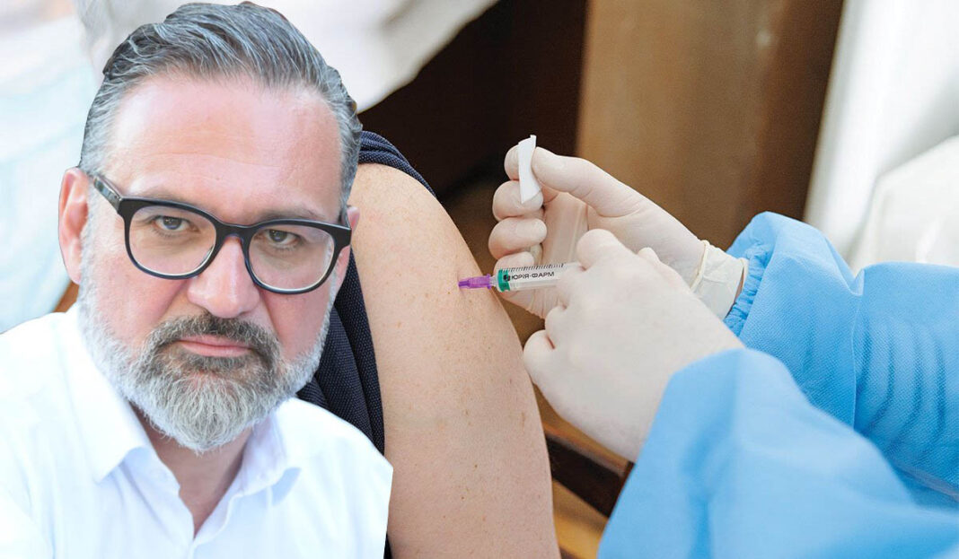 «Θα πρέπει να μάθουμε να ζούμε με τον ιό - Χάλασε το αφήγημα του τείχους ανοσίας» λέει ο βιολόγος Βασίλης Λύκος viologos