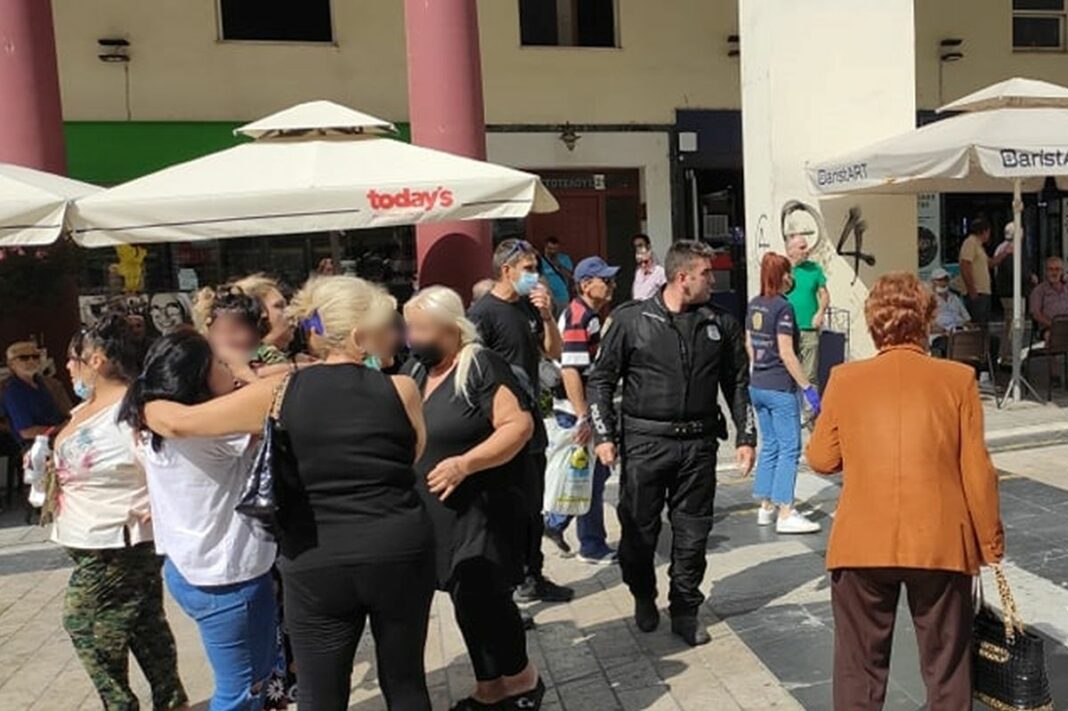 Πατέρας επιτέθηκε στην γυναίκα του για να της πάρει το μωρό από την αγκαλιά (video) mana 2