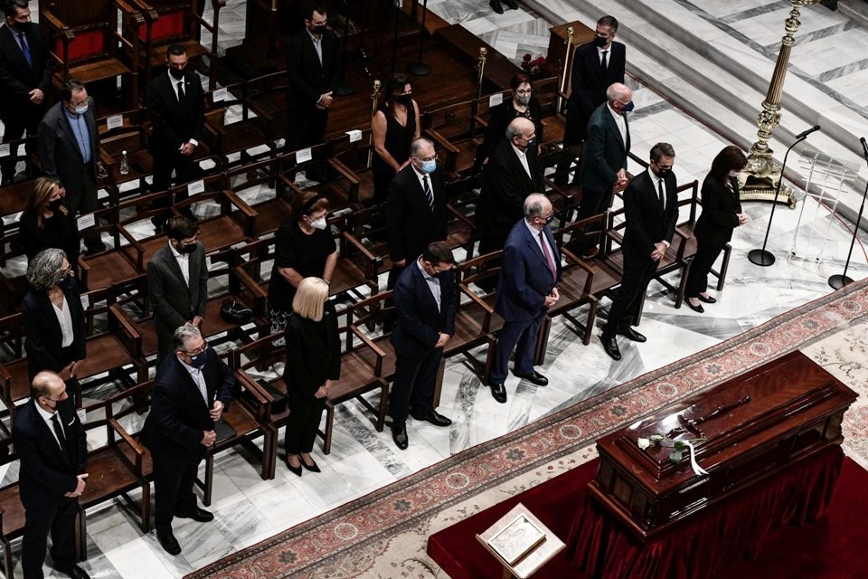 Μίκης Θεοδωράκης: Δείτε LIVE την -υπό βροχή- τελετή αποχαιρετισμού του mikis