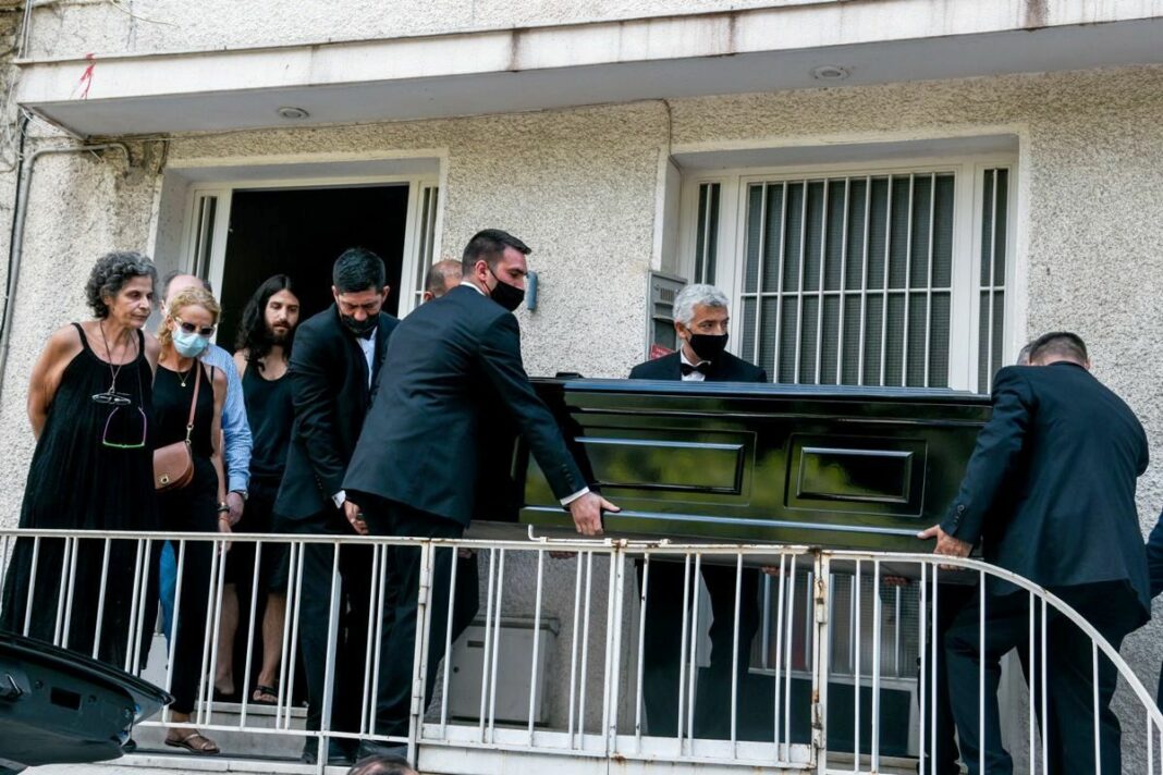 Επιτάφιος στο σπίτι του Μίκη... σπίτι Θεοδωράκη