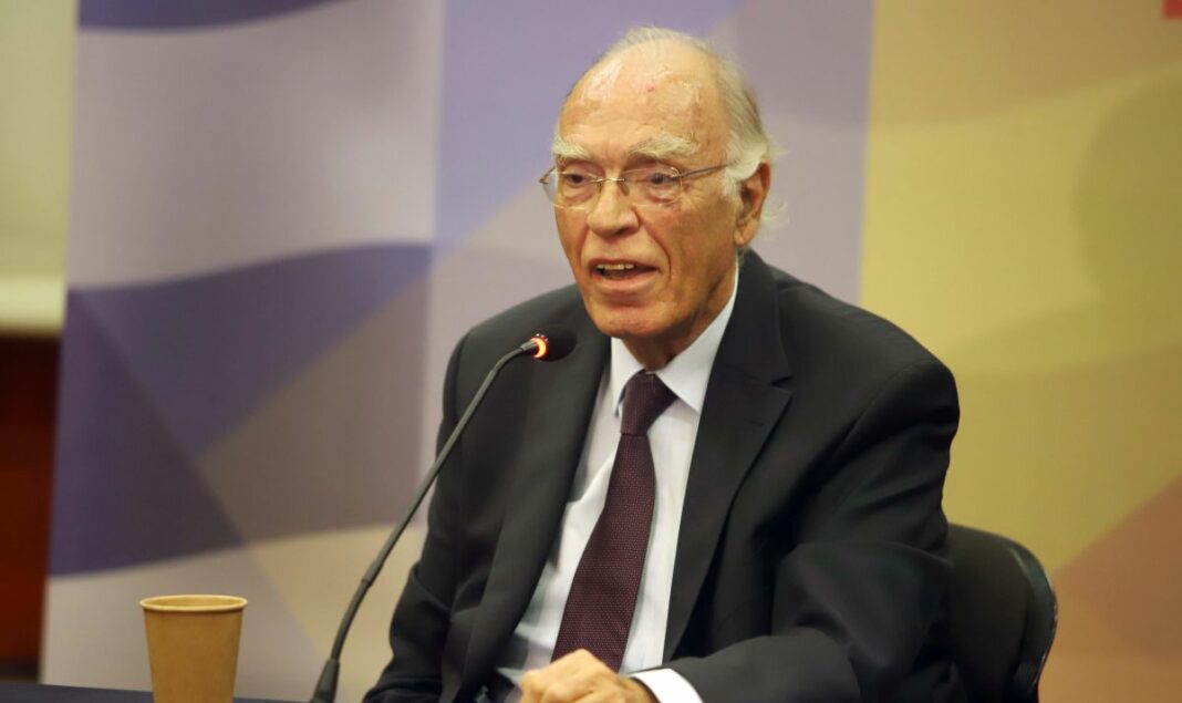 Βασίλης Λεβέντης: Αποσωληνώθηκε, καθώς βελτιώθηκε η κατάσταση της υγείας του Λεβέντης