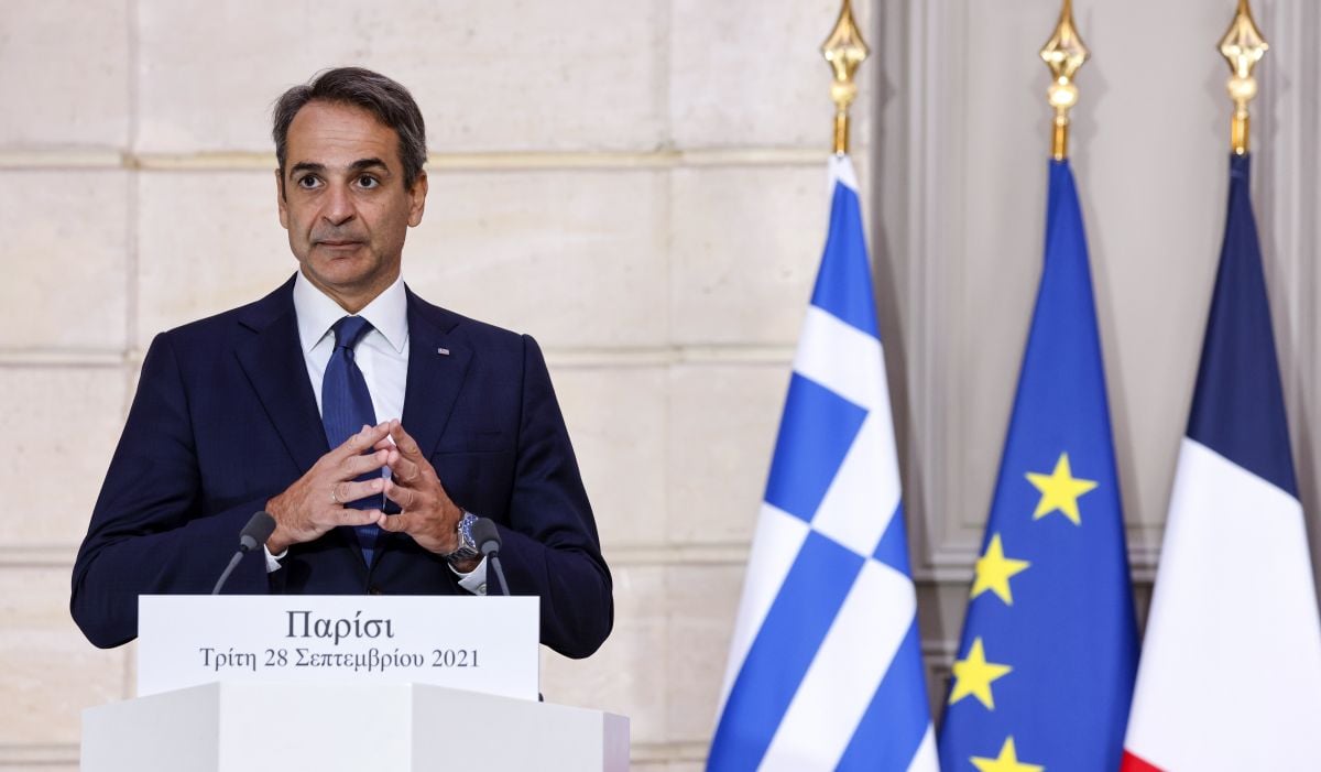 nb mitsotakis parisi