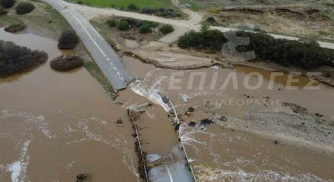 Κόπηκε στα δύο γέφυρα στις Σέρρες – Αποκλείστηκαν χωριά