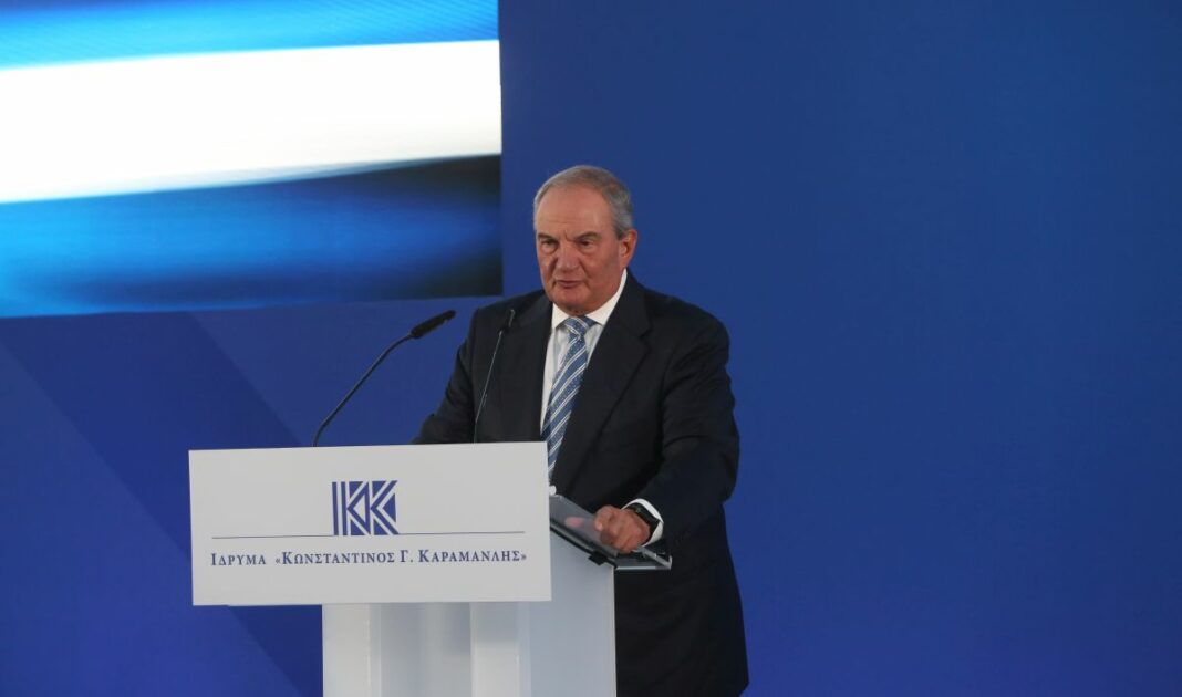 «Η δημοκρατία τραυματίζεται όταν οι πολίτες αισθάνονται αδικημένοι» Καραμανλής