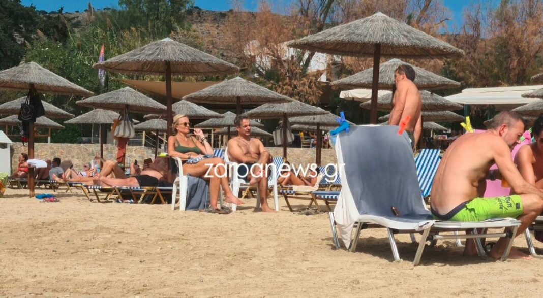 Κυριάκος Μητσοτάκης: Ανέμελες βουτιές στο Μαράθι με τη σύζυγό του Μητσοτάκης Μαρέβα μαράθι