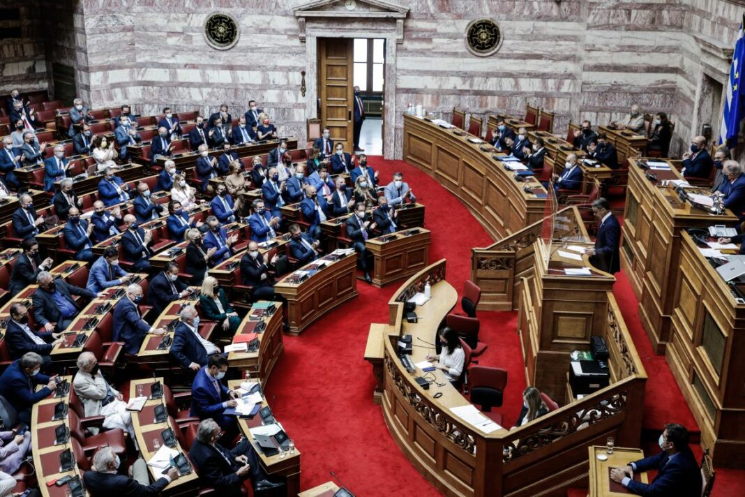 Βουλή: «Λάστιχο» οι διαδικασίες, αδιάβαστα τα νομοσχέδια vouli