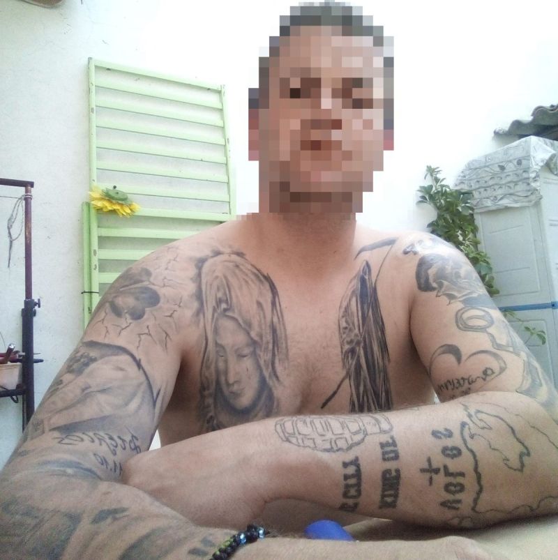 Αυτός είναι ο 39χρονος σφαγέας από τον Βόλο - Σκότωσε την νονά του με 25  μαχαιριές για 2.000 ευρώ! (video)